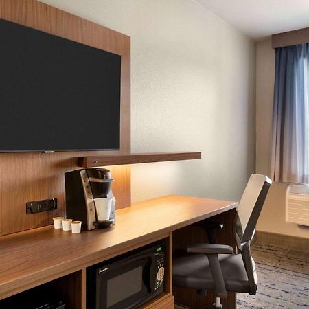 La Quinta Inn & Suites By Wyndham Springfield Bagian luar foto