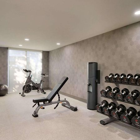 La Quinta Inn & Suites By Wyndham Springfield Bagian luar foto
