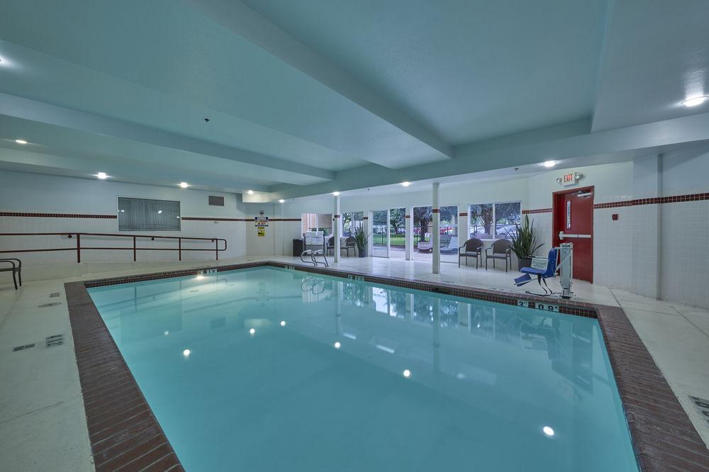 La Quinta Inn & Suites By Wyndham Springfield Bagian luar foto