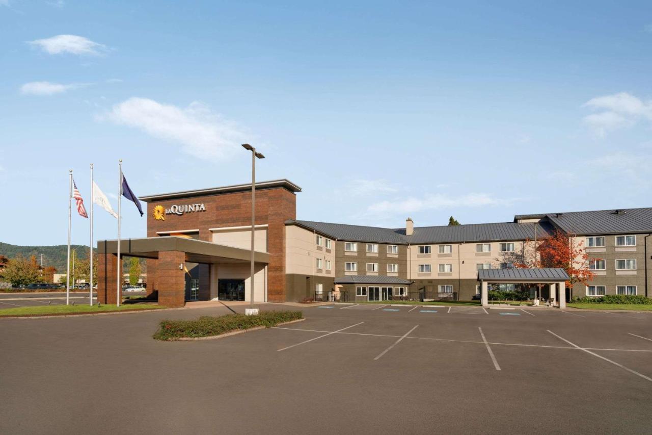 La Quinta Inn & Suites By Wyndham Springfield Bagian luar foto