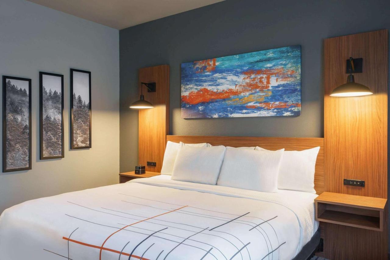 La Quinta Inn & Suites By Wyndham Springfield Bagian luar foto