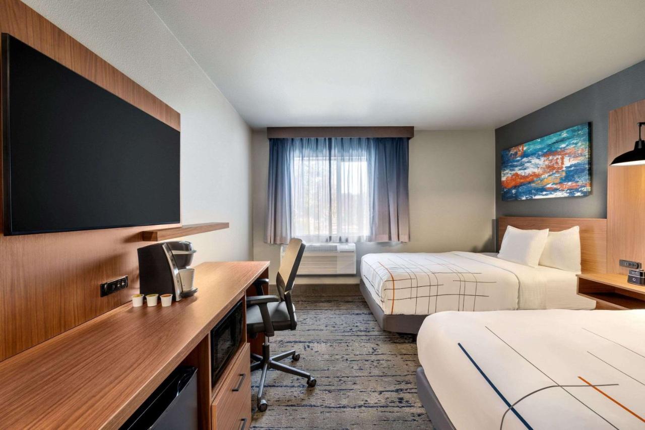 La Quinta Inn & Suites By Wyndham Springfield Bagian luar foto