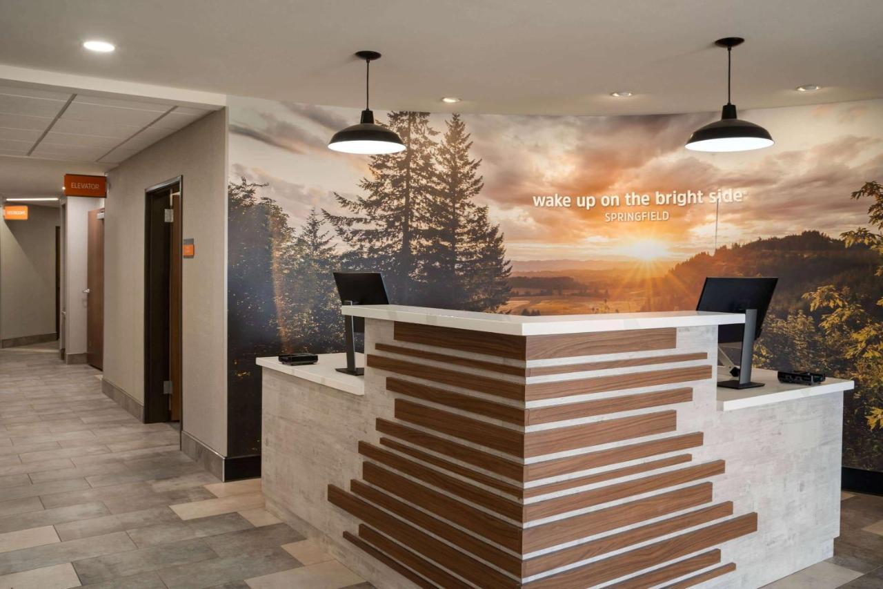 La Quinta Inn & Suites By Wyndham Springfield Bagian luar foto