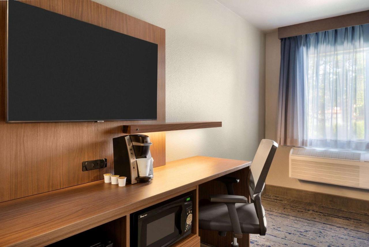 La Quinta Inn & Suites By Wyndham Springfield Bagian luar foto