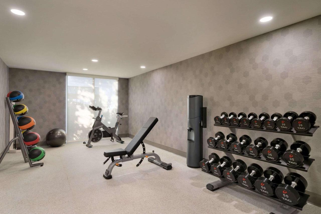La Quinta Inn & Suites By Wyndham Springfield Bagian luar foto