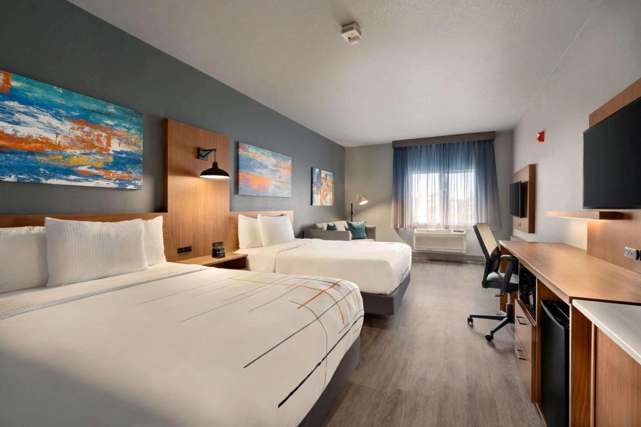 La Quinta Inn & Suites By Wyndham Springfield Bagian luar foto
