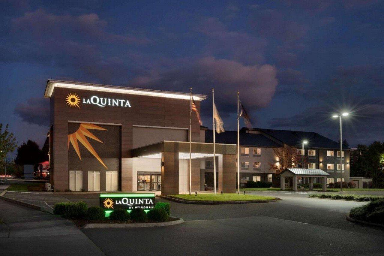 La Quinta Inn & Suites By Wyndham Springfield Bagian luar foto