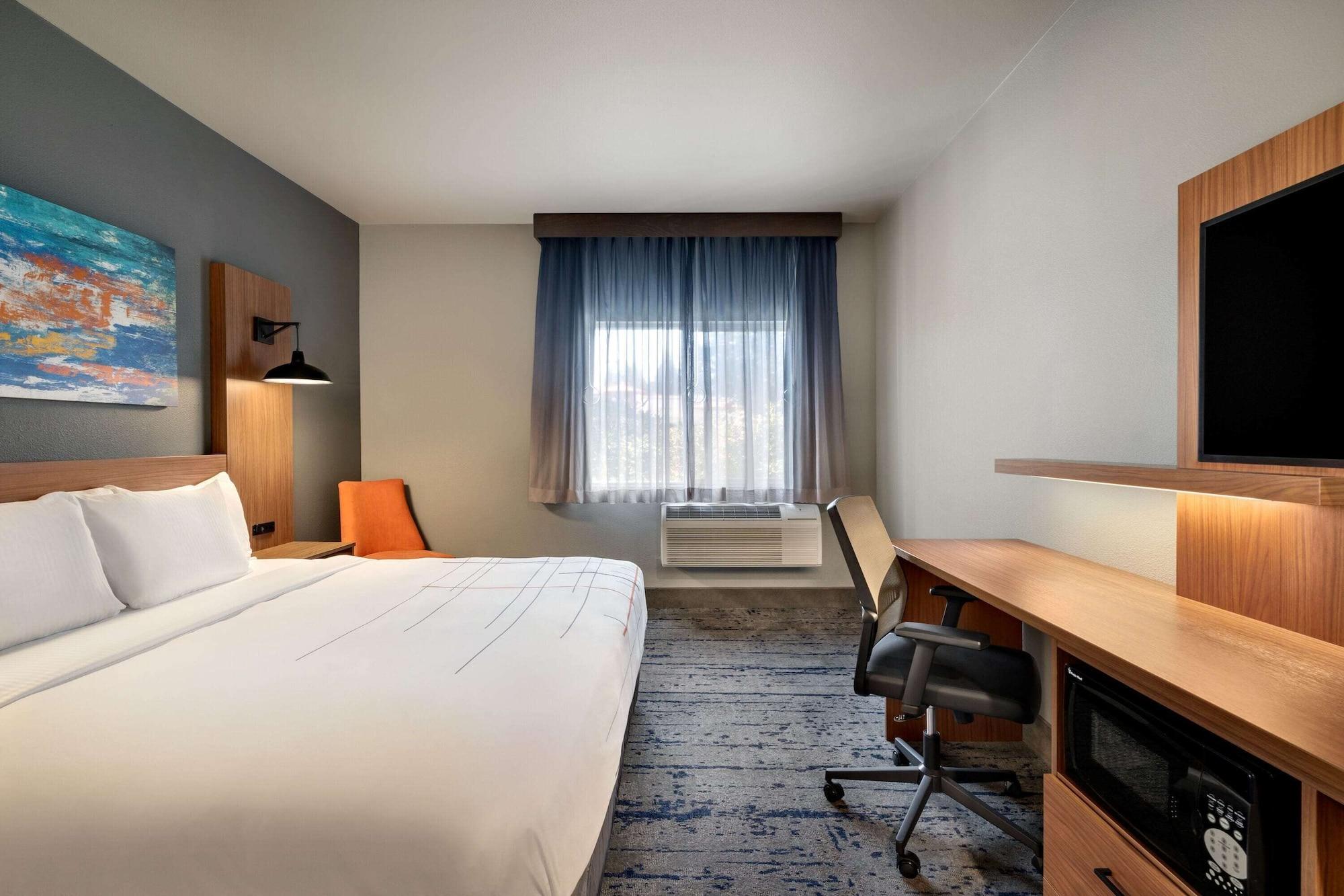 La Quinta Inn & Suites By Wyndham Springfield Bagian luar foto