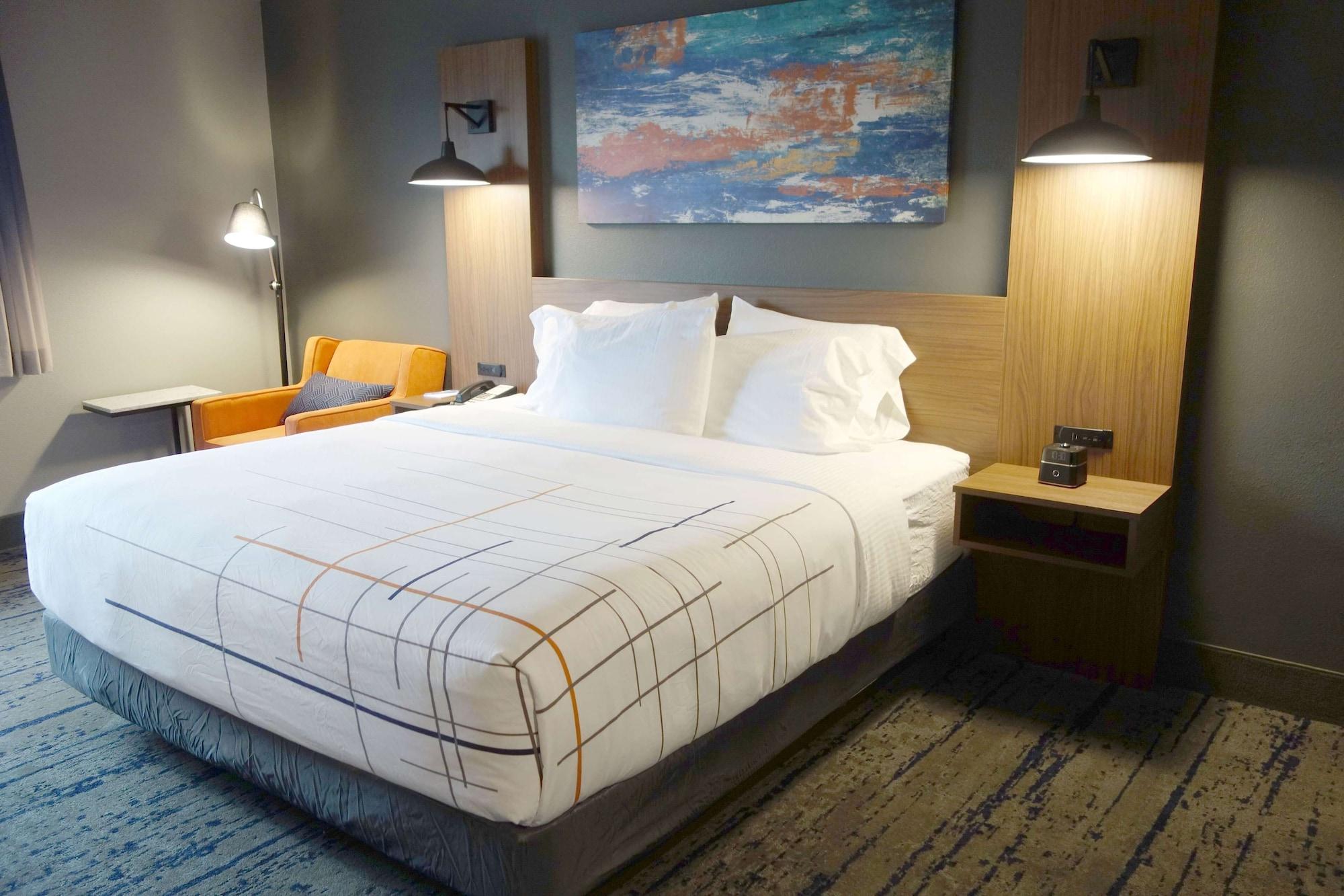 La Quinta Inn & Suites By Wyndham Springfield Bagian luar foto