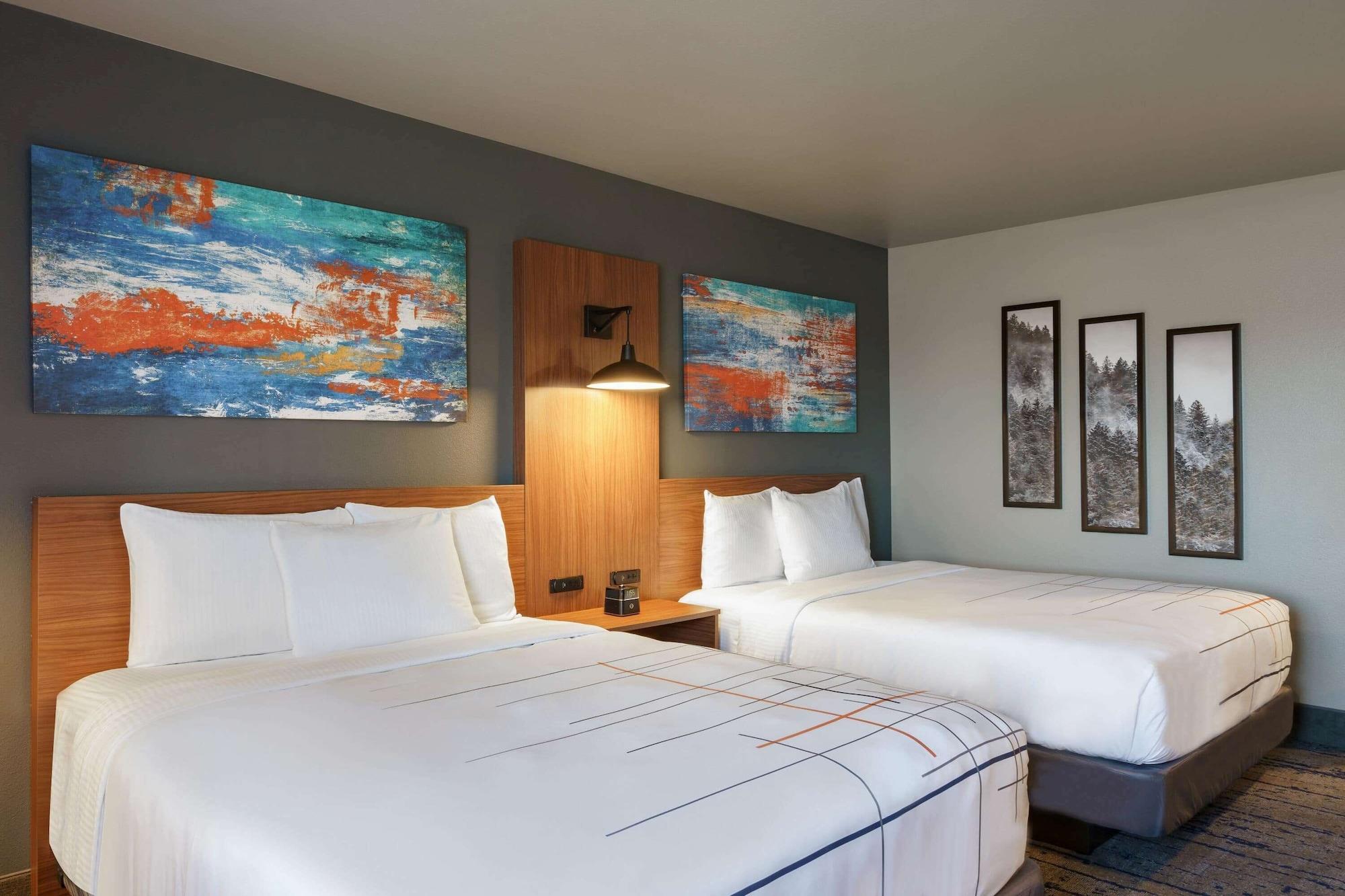 La Quinta Inn & Suites By Wyndham Springfield Bagian luar foto