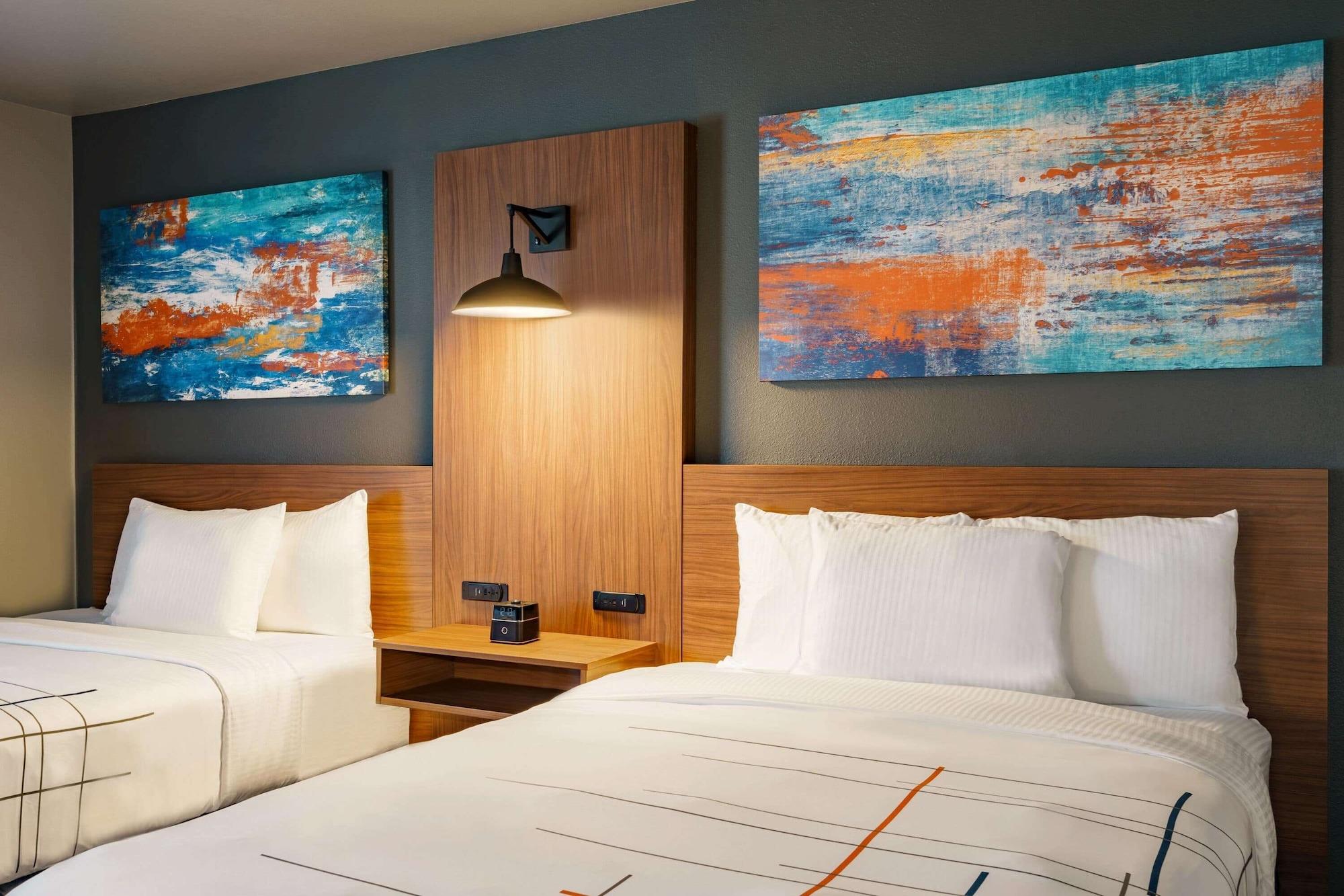 La Quinta Inn & Suites By Wyndham Springfield Bagian luar foto