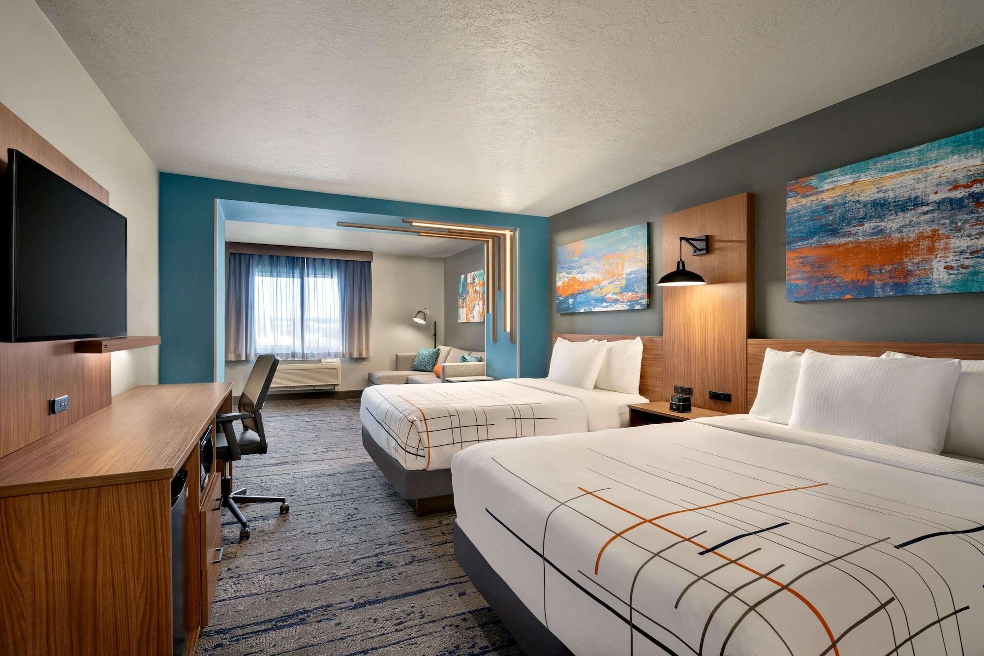 La Quinta Inn & Suites By Wyndham Springfield Bagian luar foto