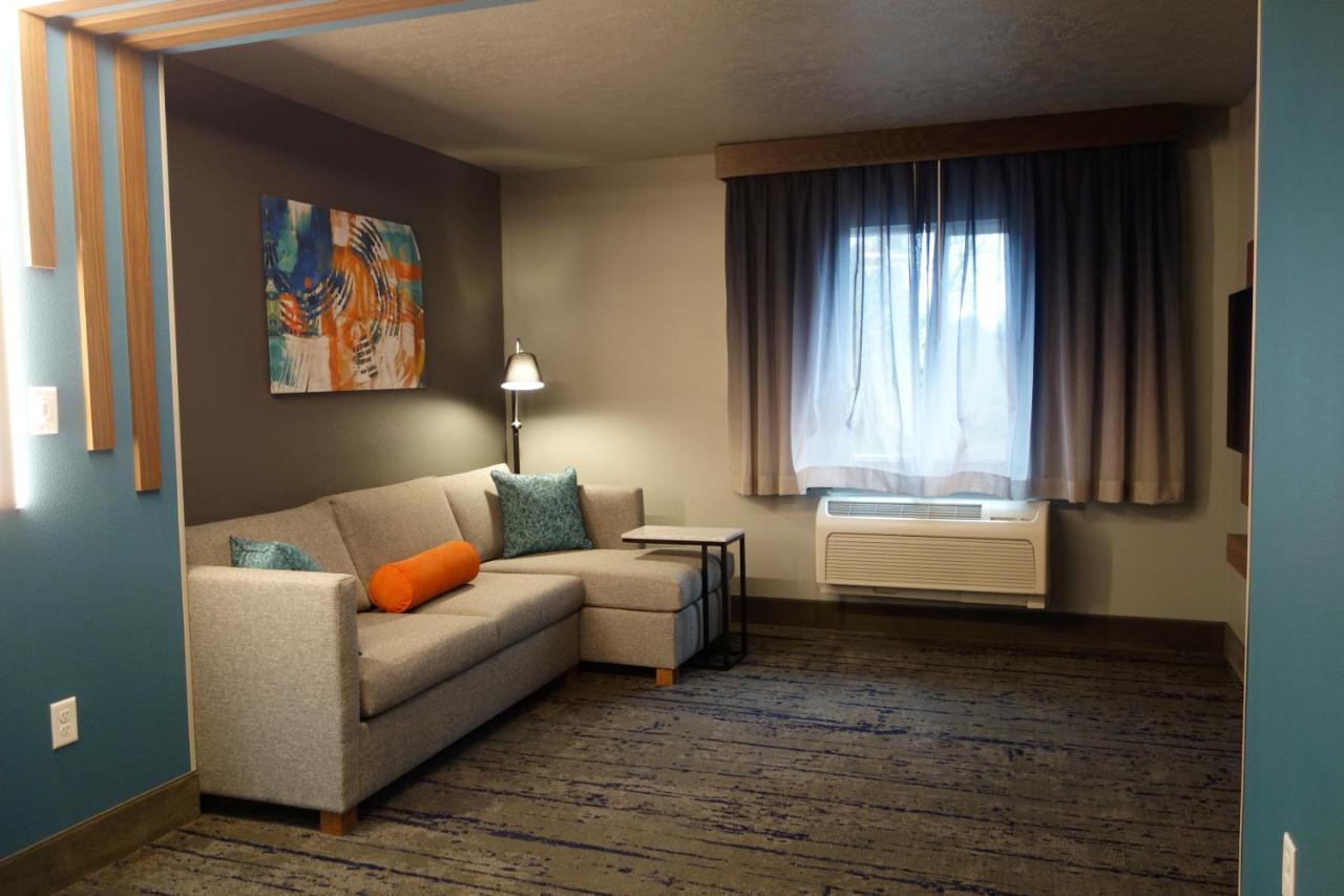 La Quinta Inn & Suites By Wyndham Springfield Bagian luar foto