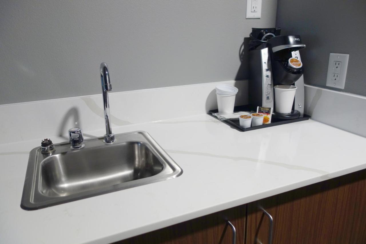 La Quinta Inn & Suites By Wyndham Springfield Bagian luar foto