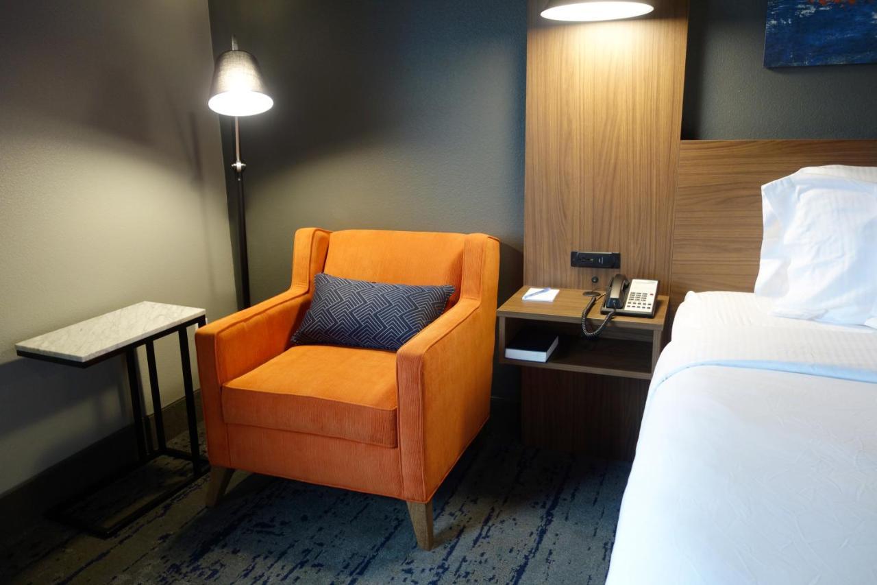 La Quinta Inn & Suites By Wyndham Springfield Bagian luar foto