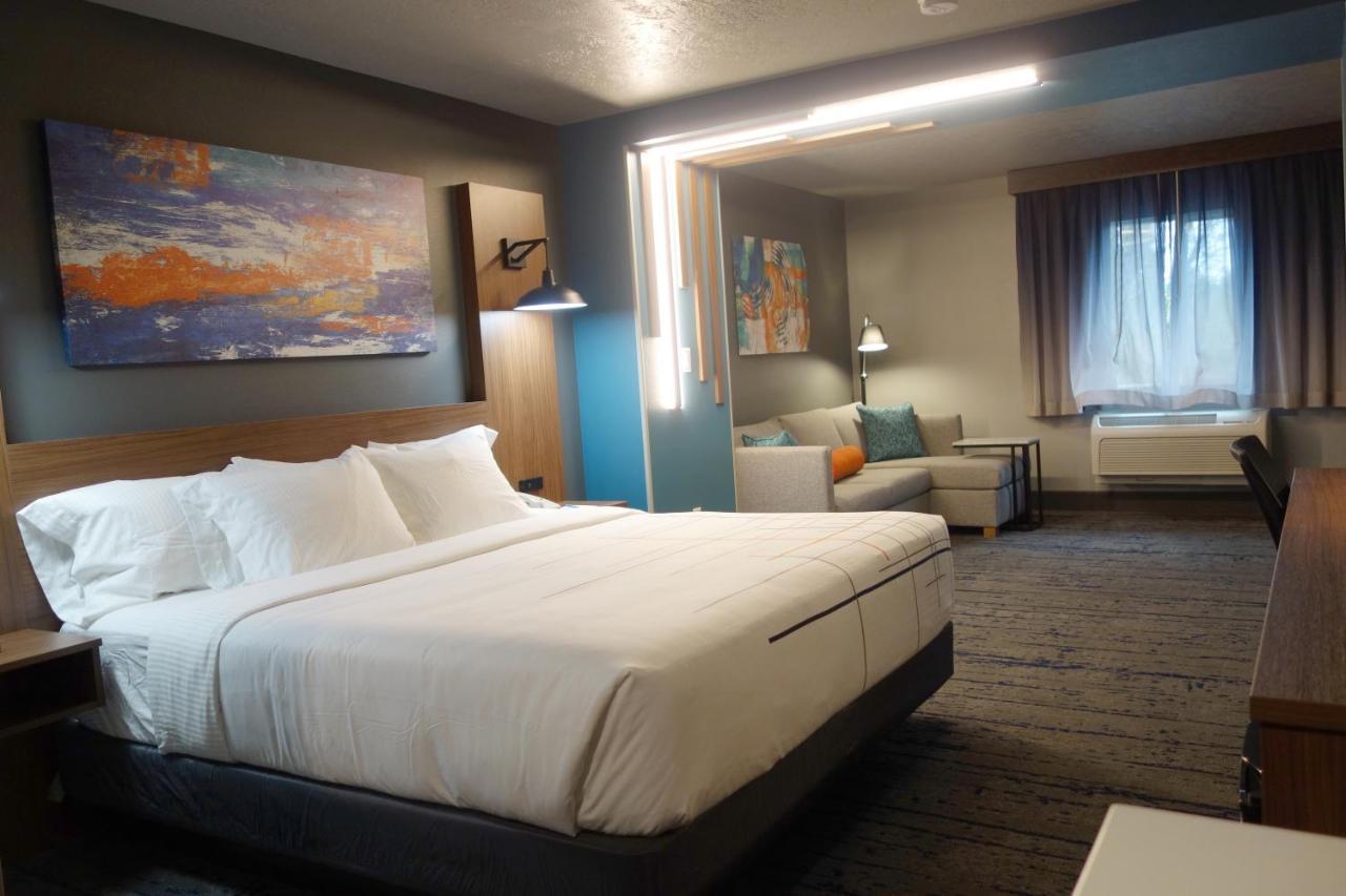 La Quinta Inn & Suites By Wyndham Springfield Bagian luar foto