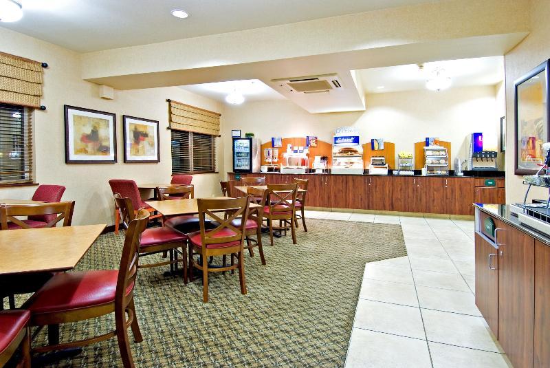 La Quinta Inn & Suites By Wyndham Springfield Bagian luar foto